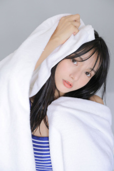 钟嘉欣晒孕期泳装照